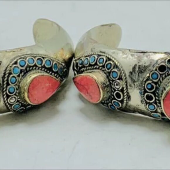 SingleTribal Coral Stones Cuff Bracelet With Turquoise Beads, Handmade Coral - Picture 8 of 15